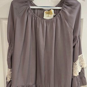 Missy Robertson women's top in a size Medium.  Ruffled sleeves and hem of top.